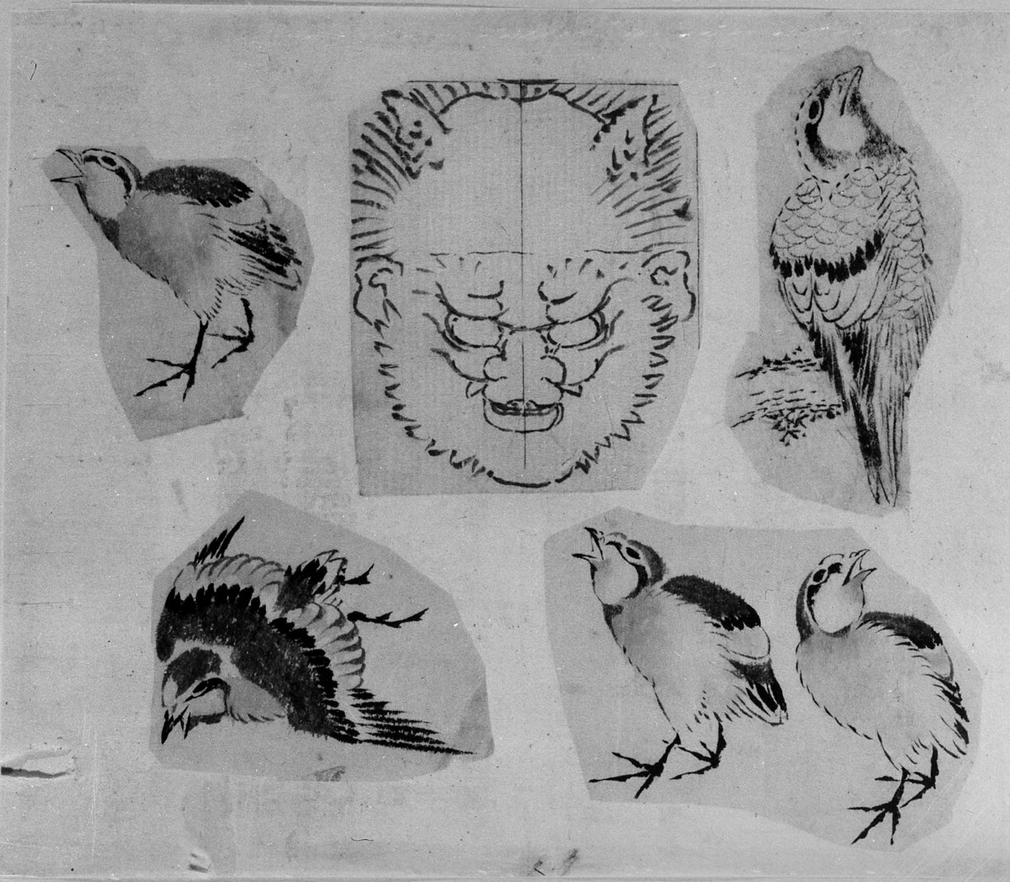 Quatre croquis d'oiseaux et un projet de masque grotesque, montés ensemble - Hokusai